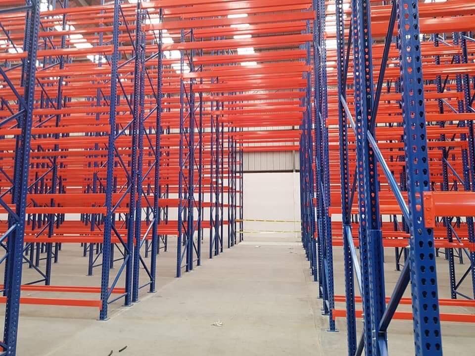 Almacén con Rack Selectivo